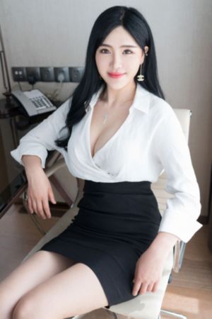 黑色皮衣女王调教男m视频_720HD高清在线观看