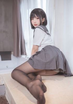 女人自慰喷水高清播放_JVID性感写真